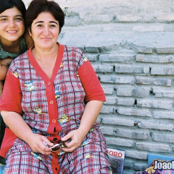 Mother and daughter in Bukhara, Uzbekistan - Central Asia